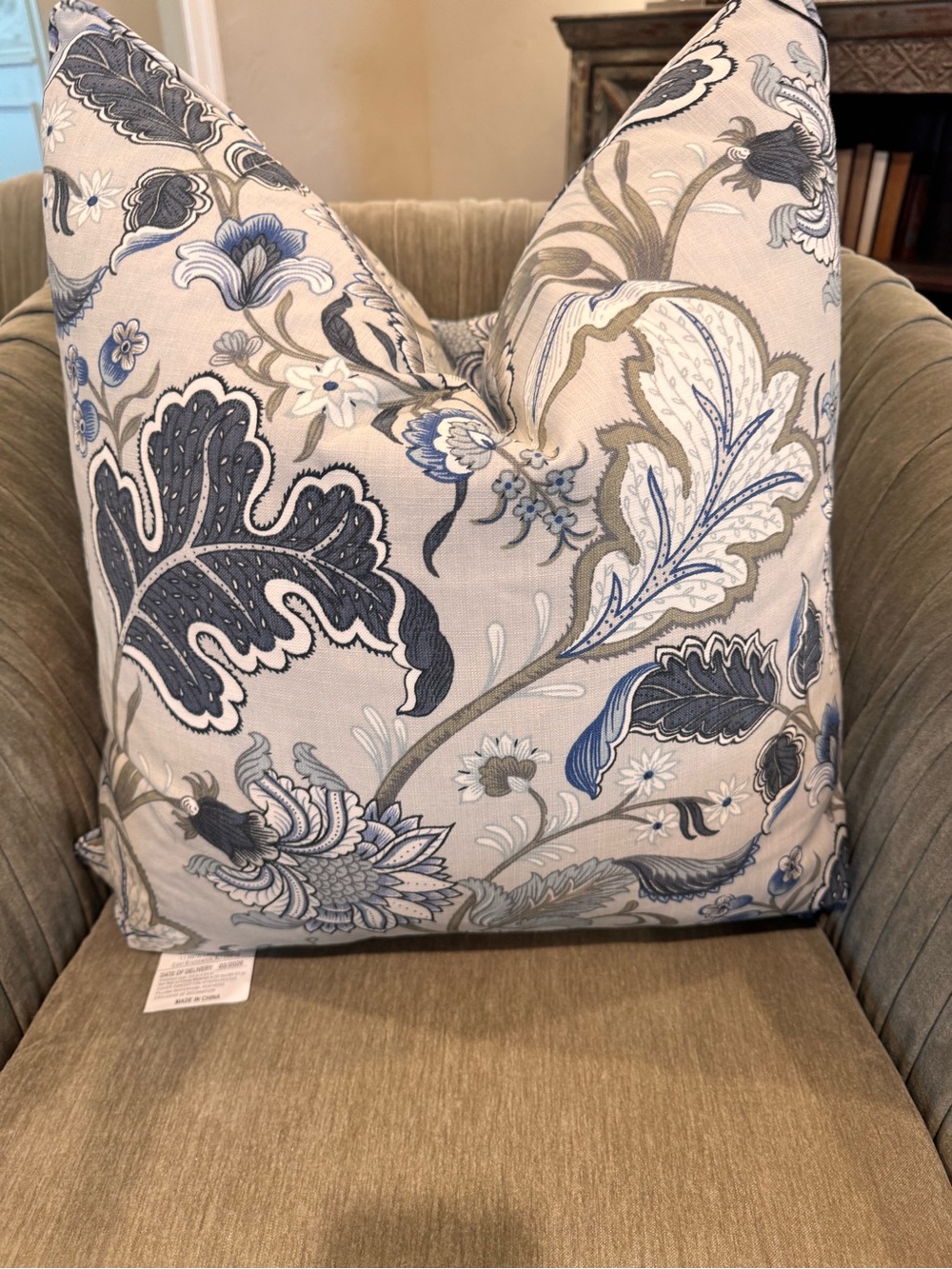 1-NWT CALLISTO HOME FLORAL DESIGN
DECORATIVE PILLOW